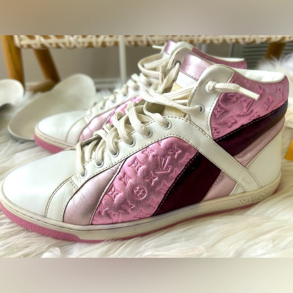 Louis Vuitton Metallic Sydney Sneakers
Size 38 (US 8) monogram - Picture 1 of 16